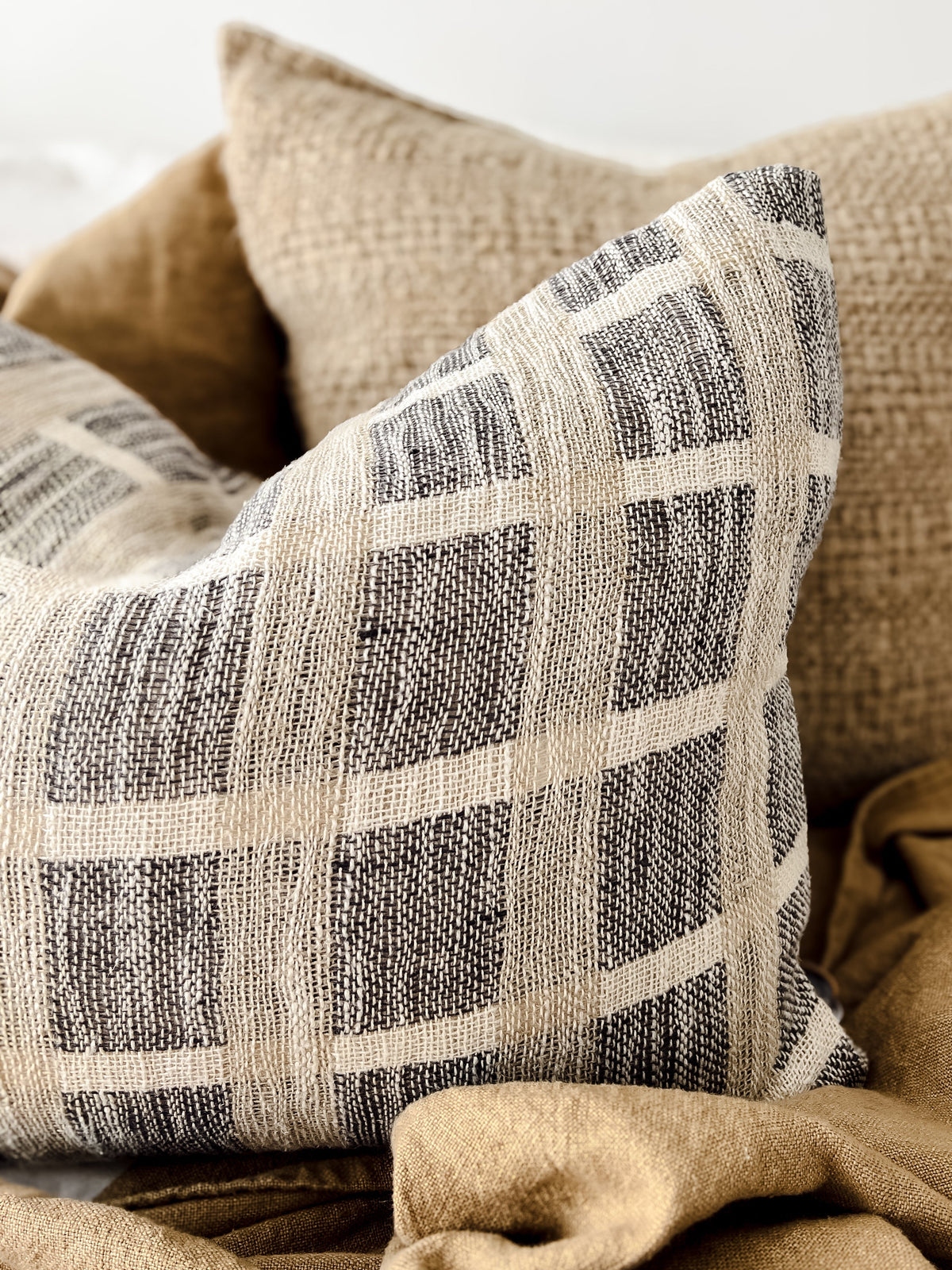 Petra Linen Weave Cushion Wander & Wild 