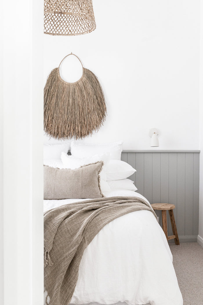 Natural Alang Alang handpicked, dried & naturally lightened by the sun. Our Ayita hanging is a staple Seagrass piece made to create a raw textural statement in any space. Seagrass Coastal Natural Wall Hanging