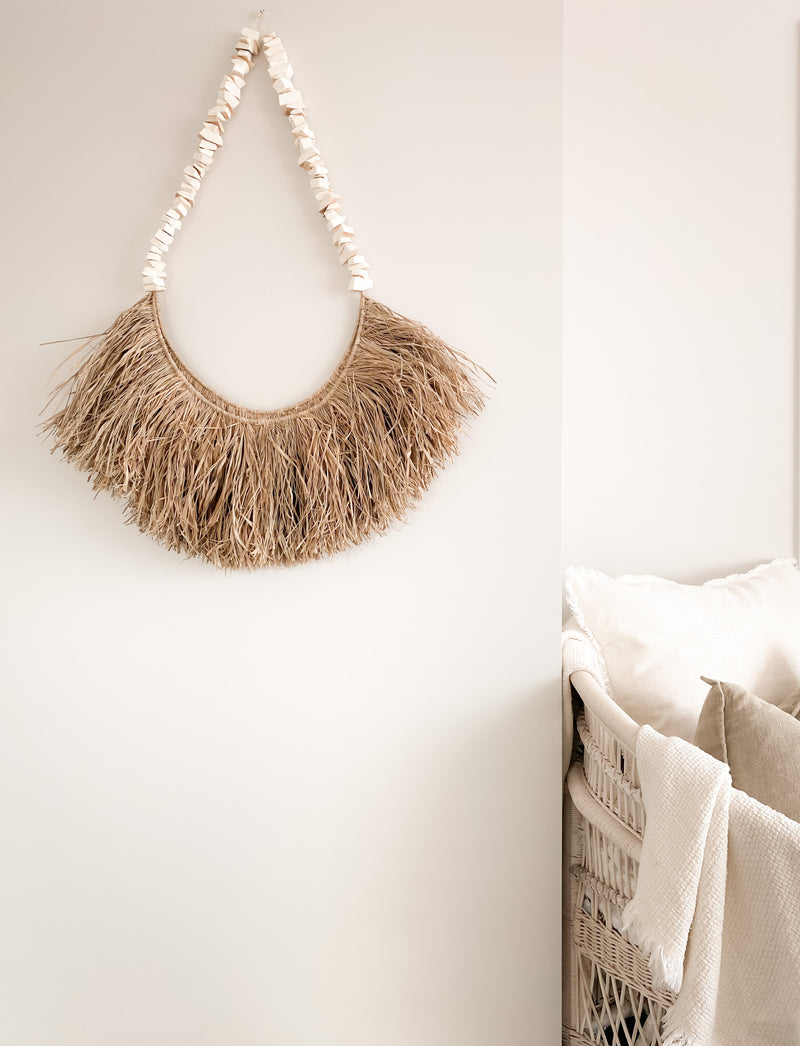 The perfect mix of natural elements makes our Kona design so unique. The perfectly imperfect pieces of authentic cuttlefish against the raw texture of natural raffia make this the perfect piece for creating a raw coastal aesthetic.