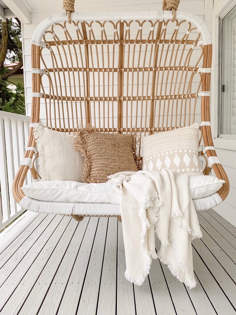 Beautifully handcrafted with natural raffia, the Ohana range pairs well with any style to create a raw coastal aesthetic. Use multiple sizes to make a statement in a bedroom, living or alfresco area. Pair with Ohana floor cushions to create a consistent tropical, resort style vibe throughout your space  