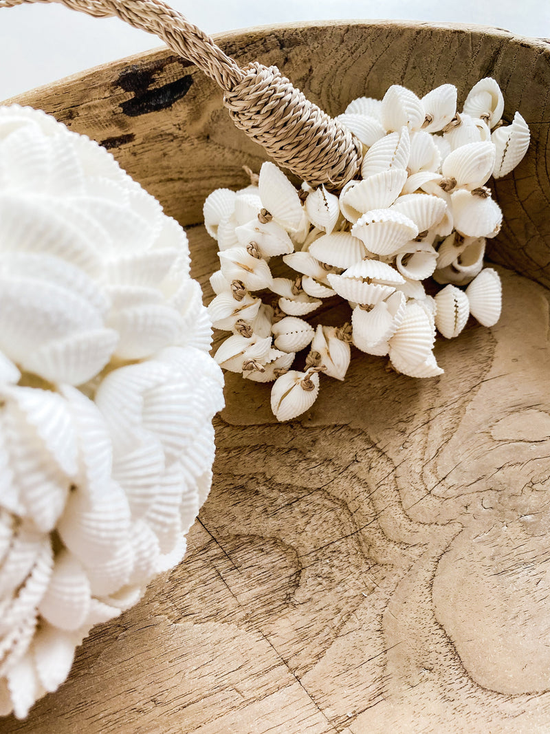 A cluster of natural scallop shells carefully strung together from a braided Jute base.   These gorgeous tassels can hang from a wall hook, door knob or be draped over a shelf. Simply place on a stack of books on a side table, use over a decorative bowl or add to an existing centrepiece on your hall or coffee table to level up your styling game.  