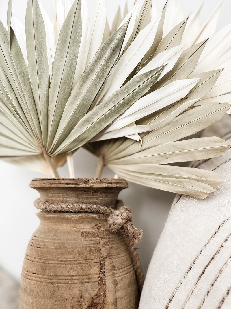 Dried Palms are a popular decor trend for coastal & natural styled spaces. A single Palm in a cute vase placed on a shelf or side table makes a gorgeous statement. For a bolder feature, use in a bunch and place at the centre of your dining or console. 